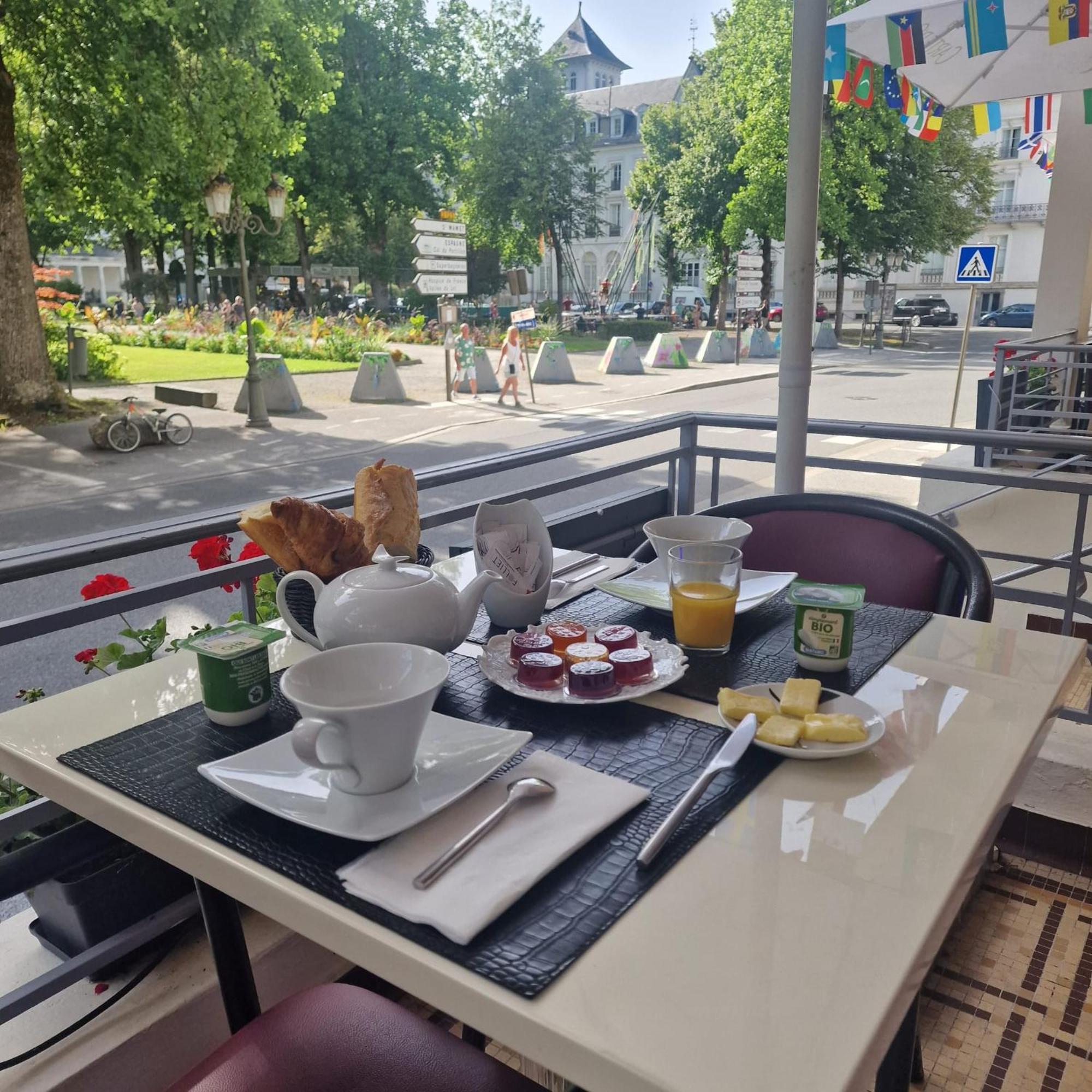 Royal Luchon Aparthotel Bagnères-de-Luchon Εξωτερικό φωτογραφία
