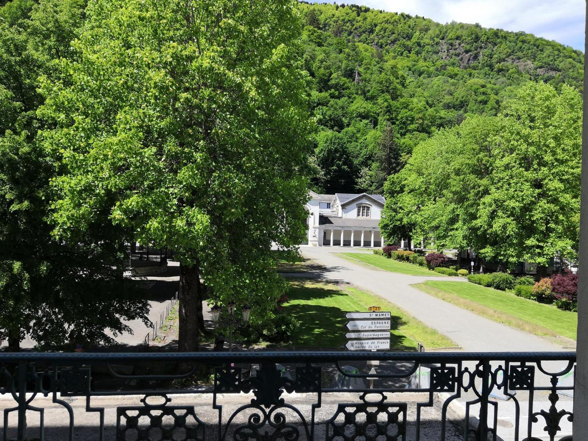 Royal Luchon Aparthotel Bagnères-de-Luchon Εξωτερικό φωτογραφία